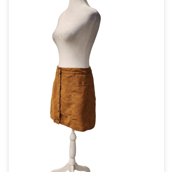 Suede Mini Skirt With Front Pockets and Snaps down the front - Picture 4 of 8
